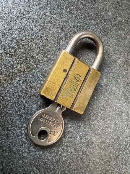Photo of free yale padlock with key (Abingdon Business Park OX14) #1