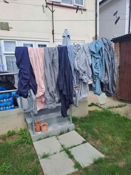 Photo of free Kingsize 25cm deep fitted sheets (HAO near Wembley health centre) #1