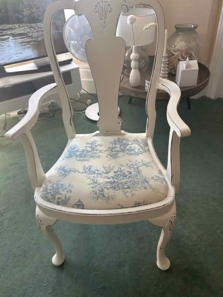 Photo of free White wood chair (CT20) #1