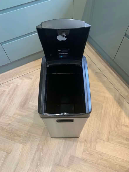 Photo of free Large kitchen bin (Horsell GU21) #1