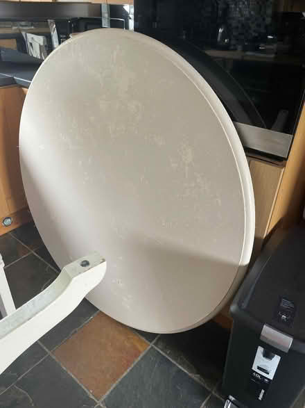 Photo of free Round table 110 cm cream coloured (Gargunnock FK8) #1