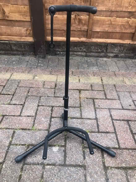 Photo of free Eléctric guitar stand (Coup Green PR5) #1