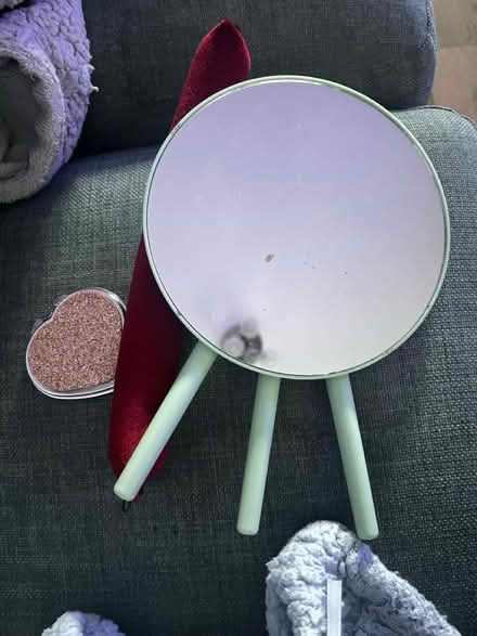 Photo of free Mirrors and hair curler (Maldon CM9) #1
