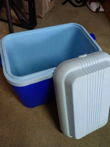 Photo of free Cool box (Rode Manor BA11) #2