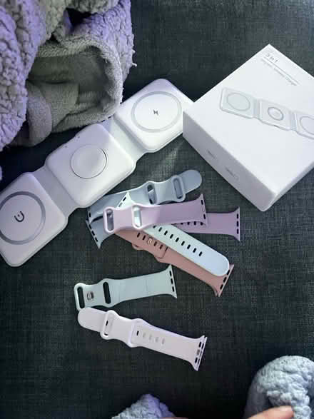 Photo of free Apple Watch straps and charger (Maldon CM9) #1