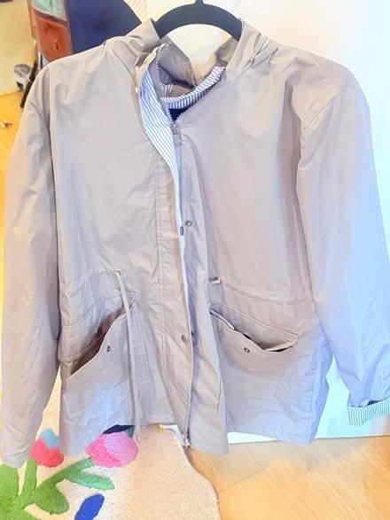 Photo of free Women’s coats (SE1) #3