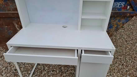 Photo of free Integrated desk with whiteboard (Cv37 7pa) #2