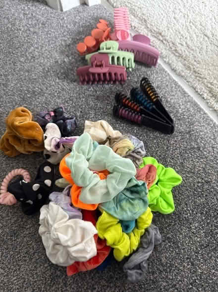Photo of free Hair chalk and scrunchy and cake clips (St Albans AL4) #1