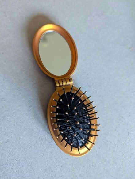Photo of free Folding hairbrush with mirror (Chesser EH14) #1