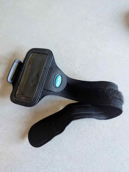 Photo of free Arm band for holding iPod or similar (Chesser EH14) #1