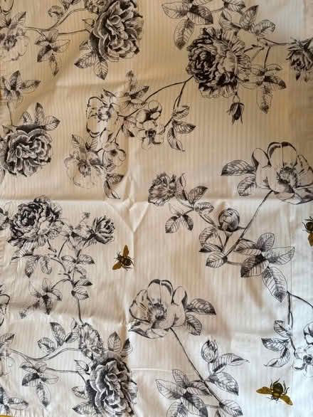 Photo of free King-sized Joules Duvet Cover with 2 standard pillow cases (Hillcliffe WA4) #1