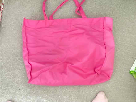 Photo of free Pink shopping bag (Beaconside ST16) #2