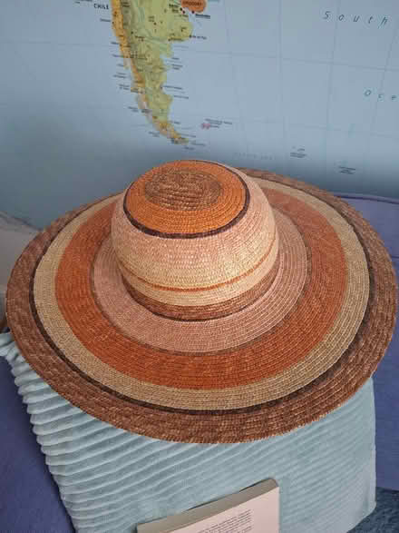 Photo of free Large sun hat from Marks & Spencer (AL6 Welwyn) #1