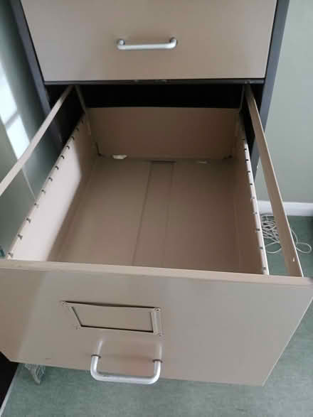 Photo of free Filling cabinet - steel (Holbrook DE56) #3