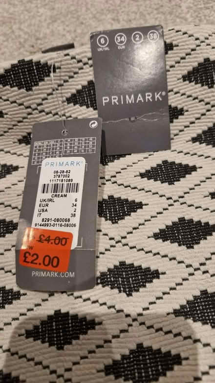 Photo of free Size 6 primark skirt with tags (KT5) #2