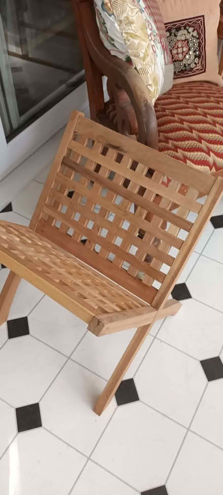 Photo of free Magazine rack (Cogges OX28) #1