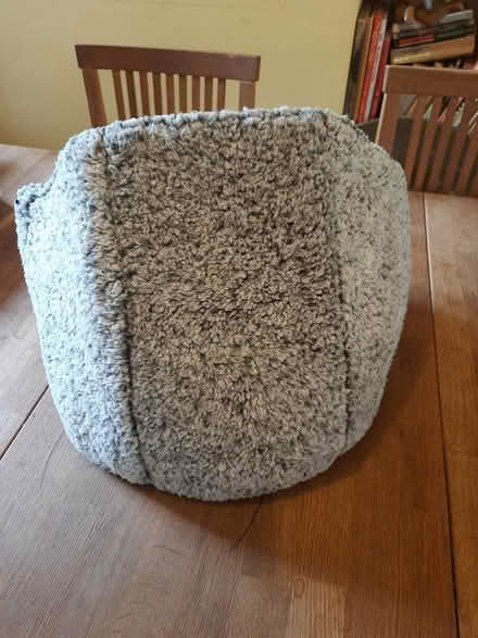 Photo of free Small unused cat bed (Tw9 4lh) #1