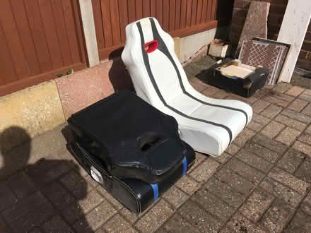 Photo of free Folding gaming chairs (LU1. Caddington) #2