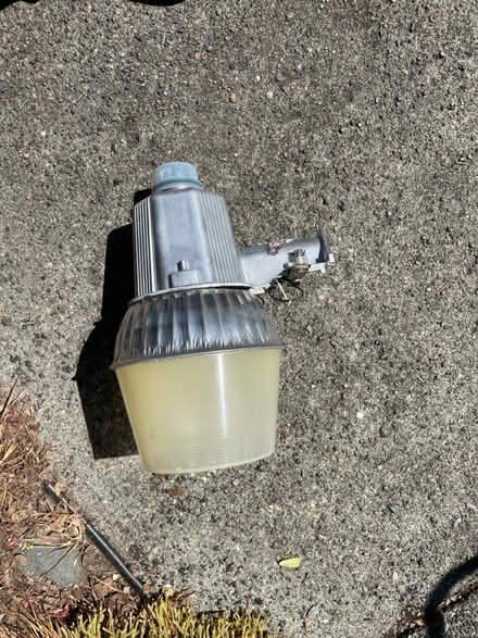 Photo of free Mercury vapor barn light (wallingford) #1
