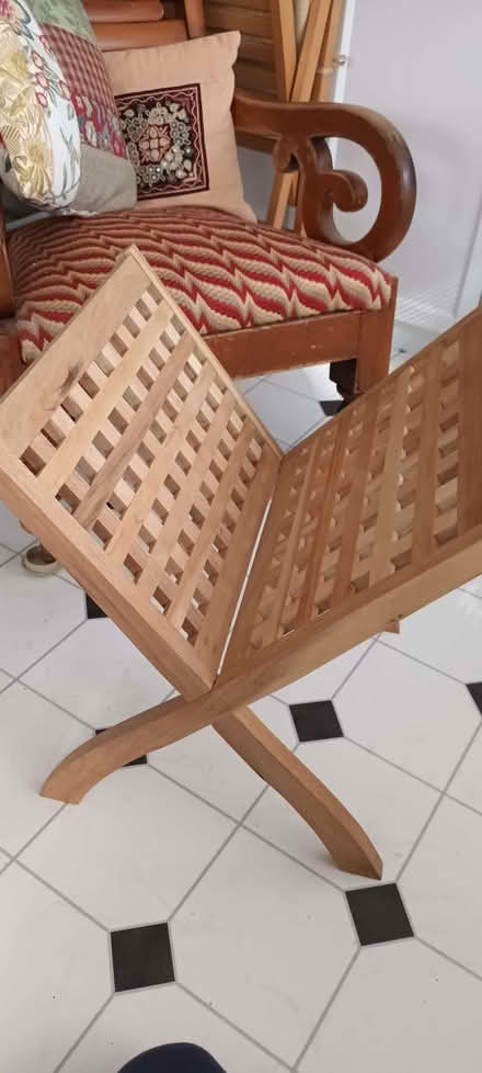 Photo of free Magazine rack (Cogges OX28) #2