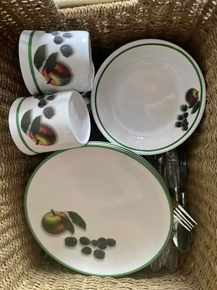 Photo of free 4person melamine picnic set (Langley Park DH7) #1