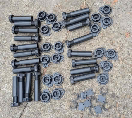 Photo of free 20 kitchen base unit legs (Kennington OX1) #1