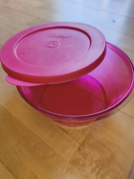 Photo of free Pink container Tupperware style (Bermondsey SE16) #1