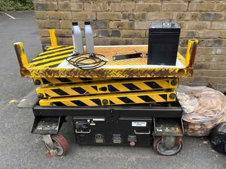Photo of free Scissor lift - NOT WORKING (Hampton Hill TW12) #1