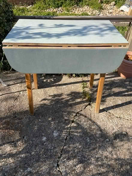 Photo of free 1960s kitchen table Formica top (Farlington PO6) #3