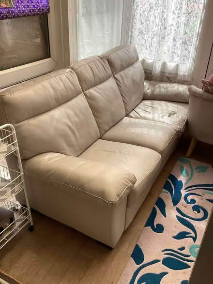 Photo of free Cream leather sofa (Letchworth SG6) #1