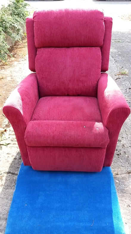 Photo of free Electric cherry red riser recliner (Hitchin SG4) #1