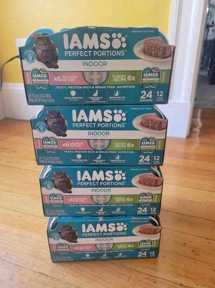 Photo of free Iams wet cat food (Somerville (Union Sq)) #2