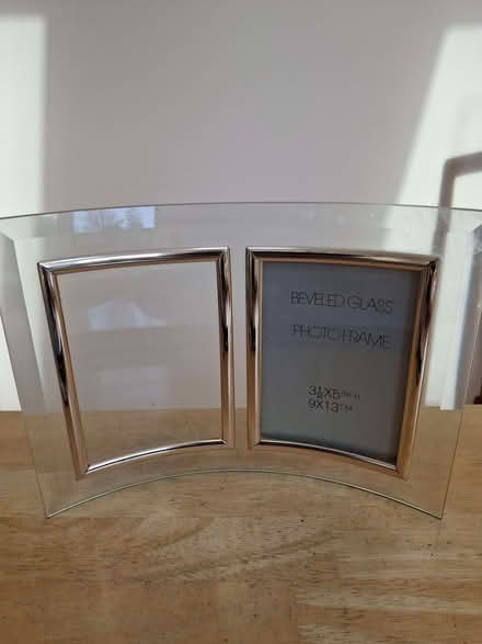 Photo of free Glass photo frame (Lightwater GU18) #1