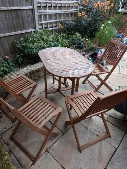 Photo of free Garden table and chairs (Wokingham RG41) #1