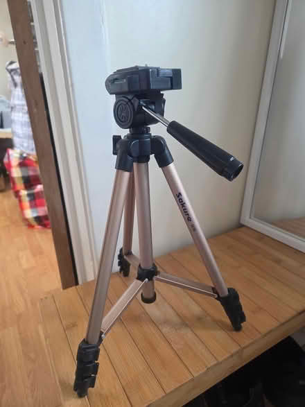 Photo of free Tripod (ha4) #1