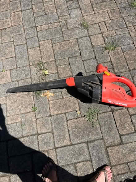 Photo of free Electric leaf blower (Metuchen NJ) #1