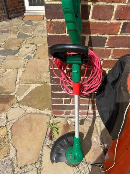 Photo of free Hedge trimmer & an electric Blower (Eltham SE9) #2
