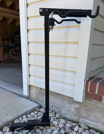 Photo of free 2-bike carrier that fits in hitch (Arnold, MD) #1