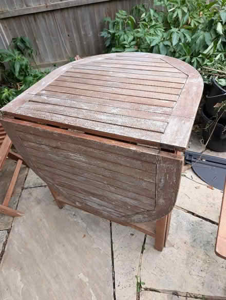 Photo of free Garden table and chairs (Wokingham RG41) #4