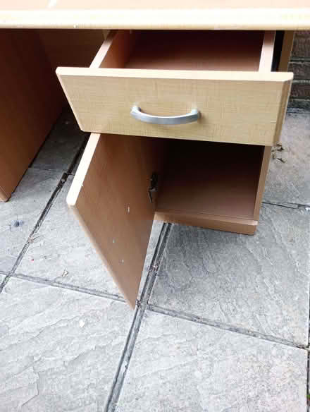 Photo of free Desk (Emsworth PO10) #4