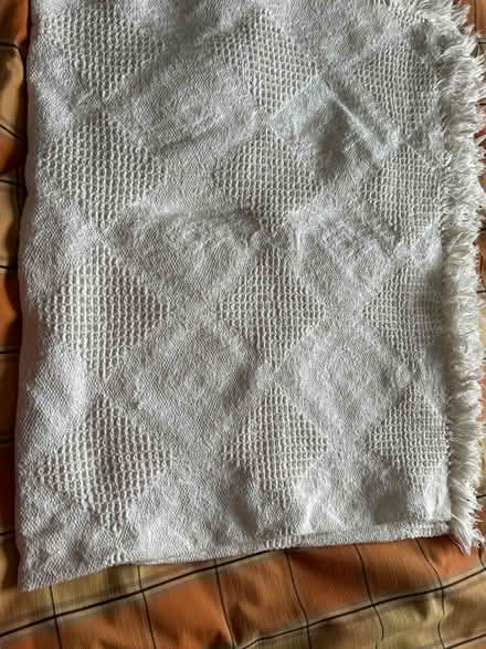 Photo of free White Throw. Approx 62” x 44” (Wallington PO16) #1