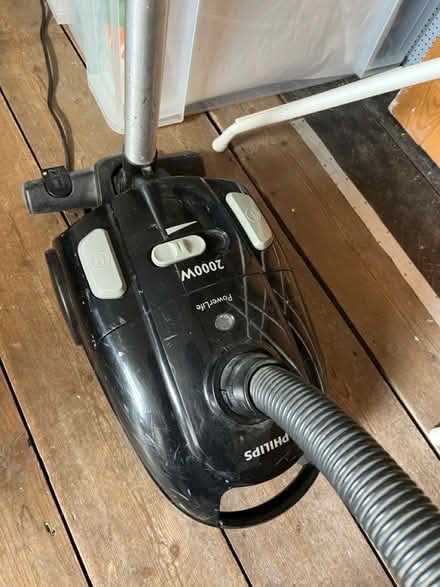 Photo of free Philipps 2000 W vacuum cleaner (Penge, SE20) #1