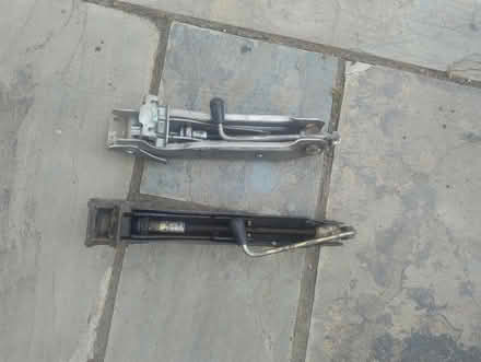 Photo of free 2 car jacks (Amersham Common HP7) #1
