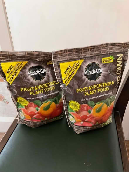 Photo of free Miracle-Gro Fruit & Vegetable Plant Food (Lewsey Farm LU4) #1