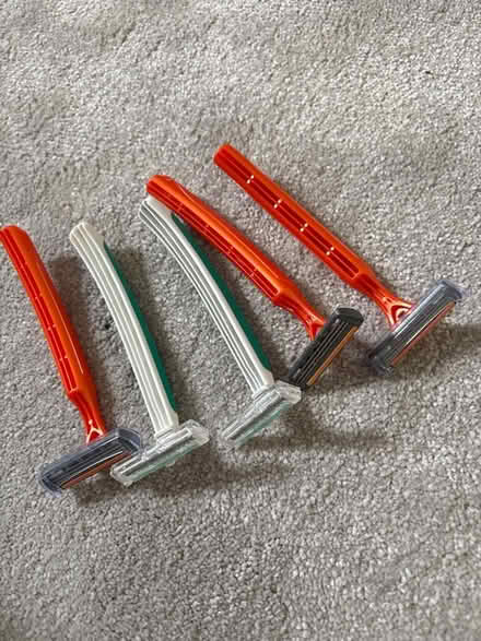 Photo of free Disposable razors brand new (Oxenholme LA9) #1