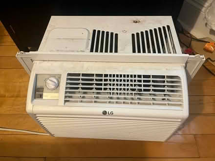 Photo of free LG 5,000BTU air conditioner - works (Arlington Heights) #1