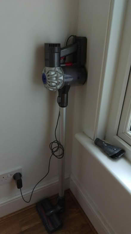 Photo of free Dyson V6 vacuum (Br7) #1