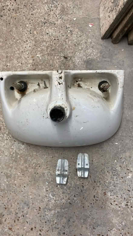 Photo of free Small wash basin (Hasting TN34) #3