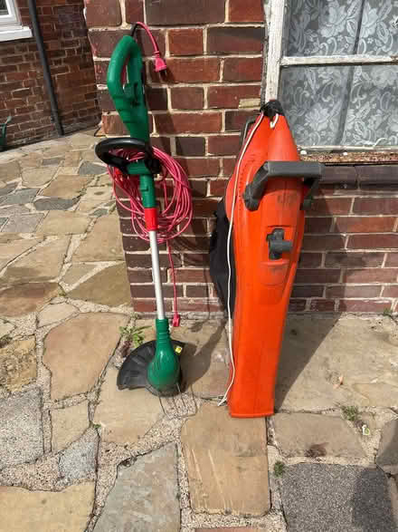 Photo of free Hedge trimmer & an electric Blower (Eltham SE9) #1