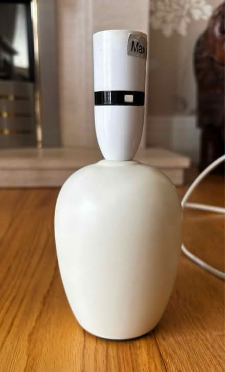 Photo of free Small lamp, fully working (Hinchley Wood KT10) #2